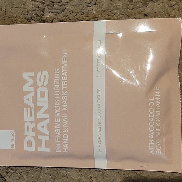 Exfoliating/Moisturizing Masks - Picture 2 of 5